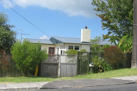 Photo of property in 1/49 Verran Road, Birkenhead, Auckland, 0626