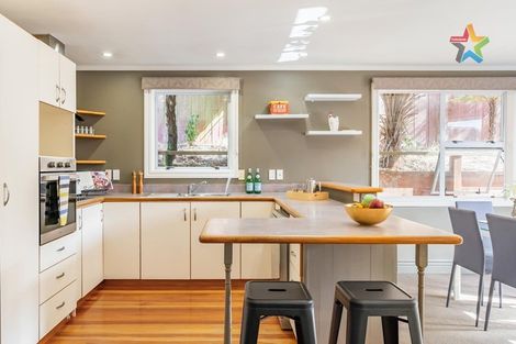 Photo of property in 2/150 Tirohanga Road, Tirohanga, Lower Hutt, 5010