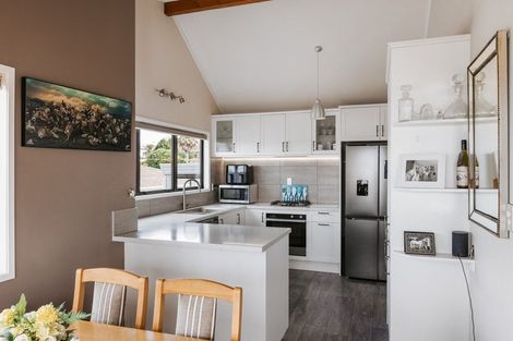 Photo of property in 103 Harbour View Road, Omokoroa, 3114