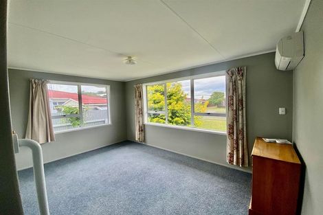 Photo of property in 32 Heather Street, Levin, 5510