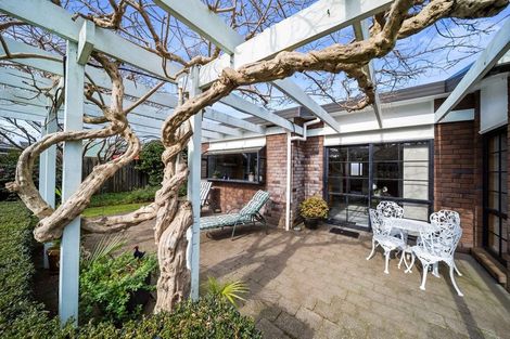 Photo of property in 11 Kinross Drive, Merrilands, New Plymouth, 4312
