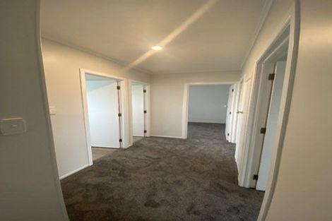 Photo of property in 8 Lendic Avenue, Henderson, Auckland, 0612