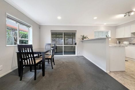 Photo of property in 12 Stewart Gibson Place, Manurewa, Auckland, 2105