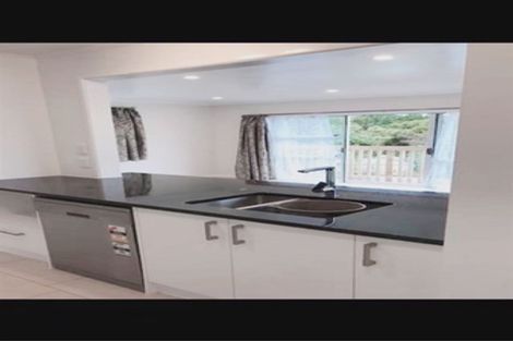 Photo of property in 24 Finlow Drive, Te Atatu South, Auckland, 0610