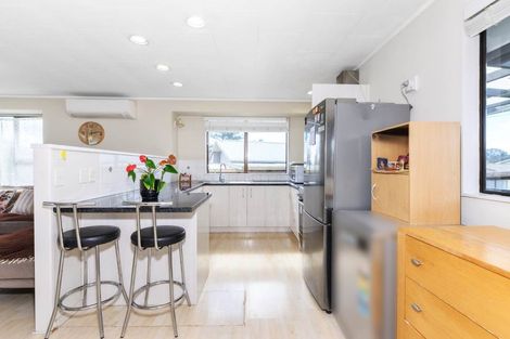 Photo of property in 25 Glen Close, Glen Eden, Auckland, 0602