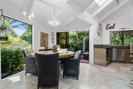 Photo of property in 19 Atarua Gardens, Waiatarua, Auckland, 0604