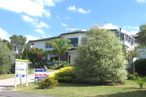 Photo of property in 19 Ballini Rise, West Harbour, Auckland, 0618