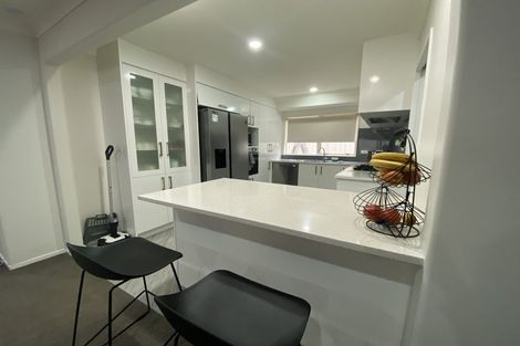 Photo of property in 40 Baverstock Road, Flat Bush, Auckland, 2016