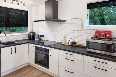 Photo of property in 2/5 Coates Grove, Silverstream, Upper Hutt, 5019