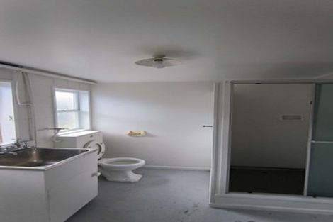 Photo of property in 327 Wairau Road, Totara Vale, Auckland, 0627