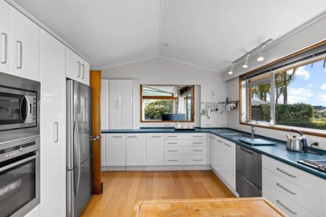 Photo of property in 30 Upper Chelverton Drive, Red Beach, 0932