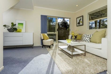 Photo of property in 58 Chivalry Road, Glenfield, Auckland, 0629