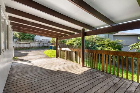 Photo of property in 10 Denver Avenue, Sunnyvale, Auckland, 0612