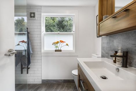 Photo of property in 2/36 Beulah Avenue, Rothesay Bay, Auckland, 0630