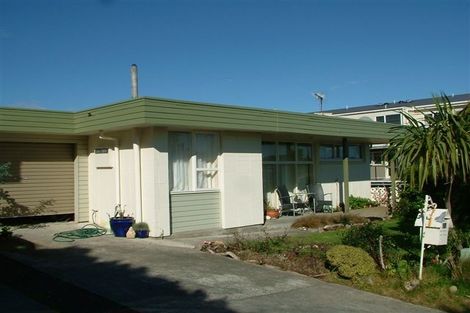 Photo of property in 17 Duchess Place, Maupuia, Wellington, 6022