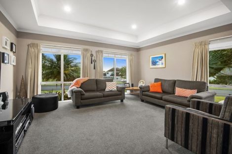 Photo of property in 40 Moyrus Crescent, East Tamaki Heights, Auckland, 2016