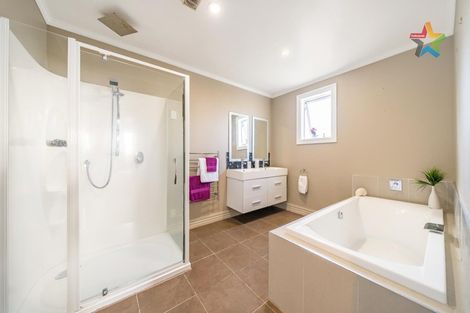 Photo of property in 2/150 Tirohanga Road, Tirohanga, Lower Hutt, 5010