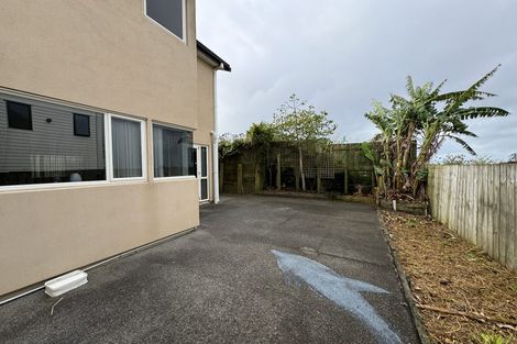 Photo of property in 4 Highgrove Lane, Totara Vale, Auckland, 0632