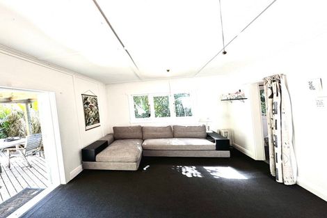 Photo of property in 12 Sylvan Glade, Piha, 0772