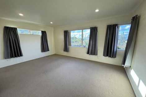 Photo of property in 4 Highgrove Lane, Totara Vale, Auckland, 0632