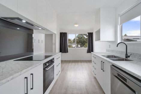 Photo of property in 28 Pinedale Parade, Milson, Palmerston North, 4414