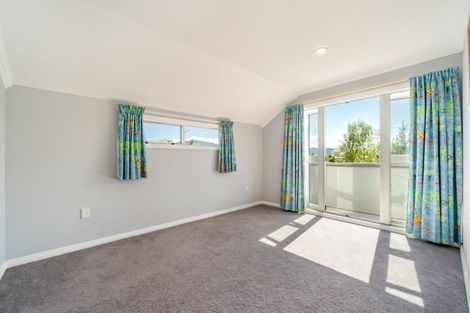 Photo of property in 77 Sunbrae Drive, Silverstream, Upper Hutt, 5019