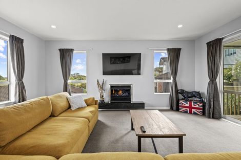 Photo of property in 76 Travis View Drive, Fairview Heights, Auckland, 0632