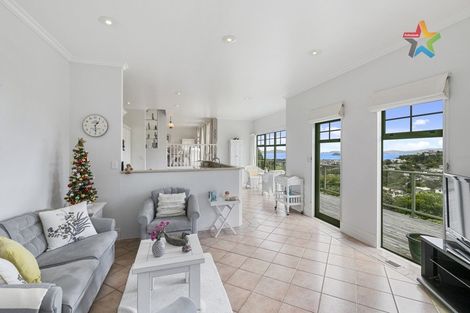 Photo of property in 95 Viewmont Drive, Harbour View, Lower Hutt, 5010