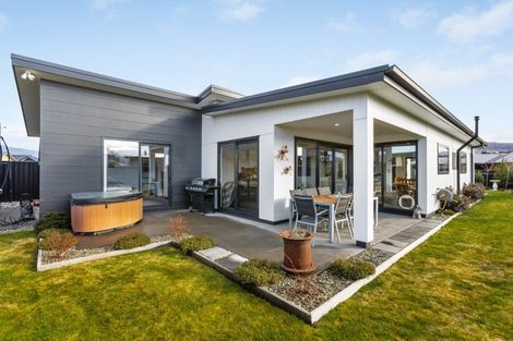 Photo of property in 1 Fraer Street, Cromwell, 9310