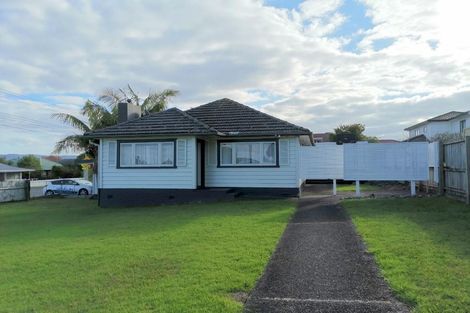 Photo of property in 216 Te Atatu Road, Te Atatu South, Auckland, 0610