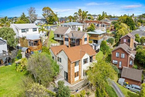 Photo of property in 2/12 Helicon Place, Totara Vale, Auckland, 0629