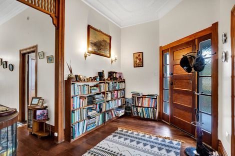 Photo of property in 18 Mills Street, Eltham, 4322