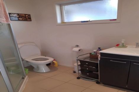 Photo of property in 2/5 Downing Street, Glenfield, Auckland, 0629