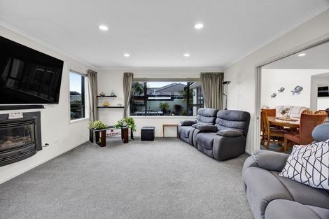 Photo of property in 19 Dolphin Parade, Bell Block, New Plymouth, 4312