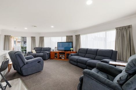 Photo of property in 2 Brunswick Place, Rototuna North, Hamilton, 3210