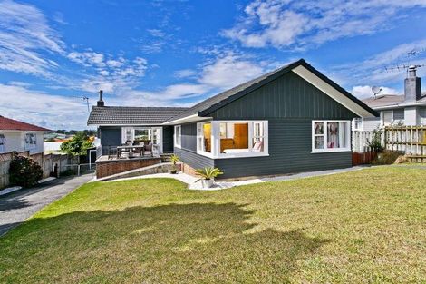Photo of property in 13 Bruce Road, Glenfield, Auckland, 0629