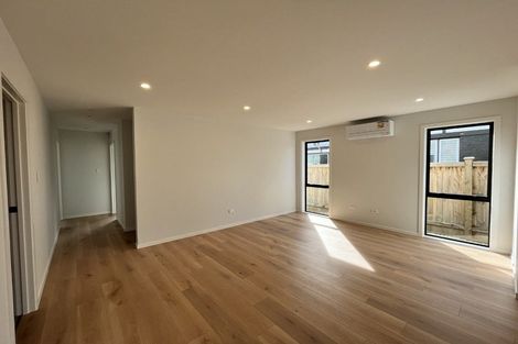 Photo of property in 43 Knights Road, Rothesay Bay, Auckland, 0630