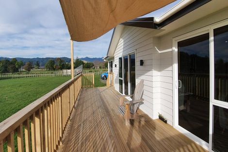 Photo of property in 275 Tararua Road, Levin, 5571