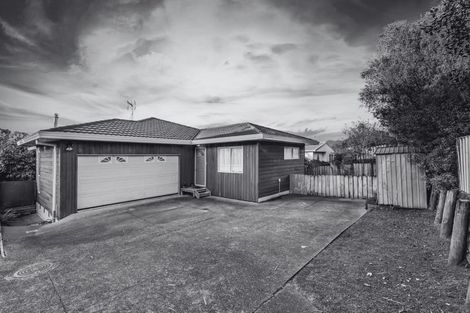 Photo of property in 16a Kokiri Street, Te Atatu South, Auckland, 0610