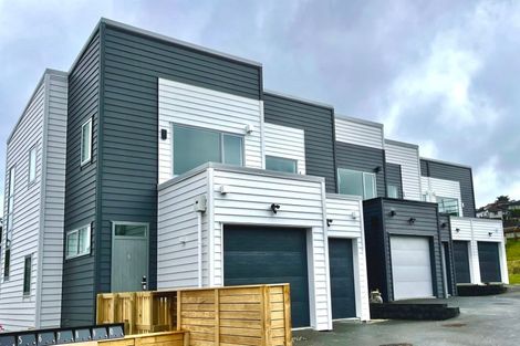 Photo of property in 5/10 Vinifera Place, Fairview Heights, Auckland, 0632