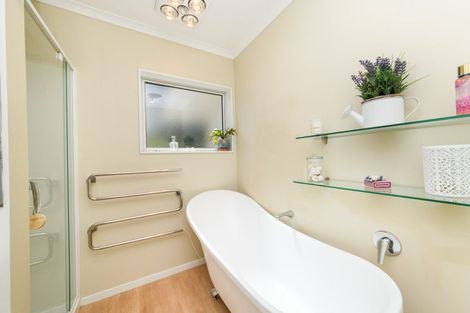 Photo of property in 34 Ruapehu Drive, Fitzherbert, Palmerston North, 4410