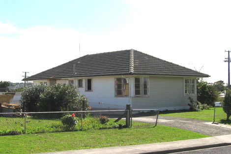 Photo of property in 1 Ward Crescent, Te Atatu Peninsula, Auckland, 0610