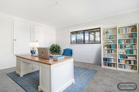 Photo of property in 24 Leaver Place, Weymouth, Auckland, 2103
