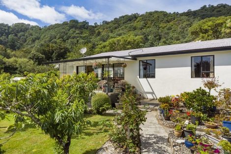 Photo of property in 52 Dorset Street, Picton, 7220