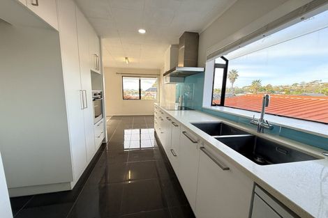 Photo of property in 41 Caribbean Drive, Unsworth Heights, Auckland, 0632