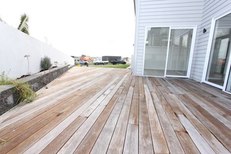 Photo of property in 16 Milano Boulevard, Karaka, Papakura, 2113