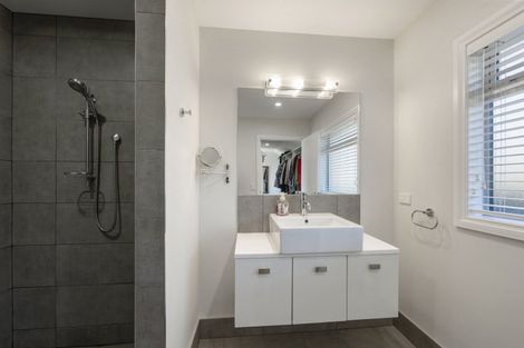 Photo of property in 18 Peregrine Place, Kinloch, Taupo, 3377