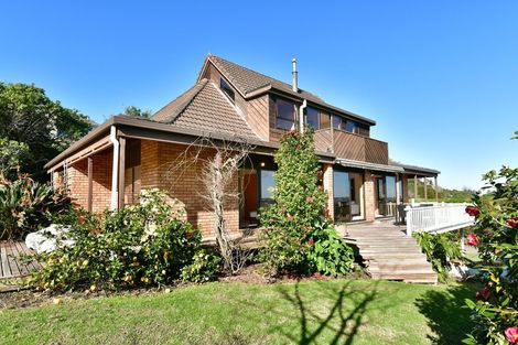 Photo of property in 1124 Whangaparaoa Road, Tindalls Beach, Whangaparaoa, 0930
