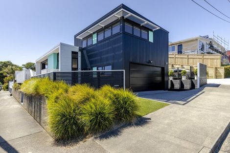 Photo of property in 9 Mount Edgecumbe Street, New Plymouth, 4310