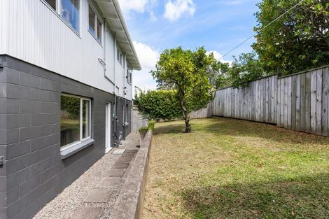 Photo of property in 2/29 Sealy Road, Torbay, Auckland, 0630